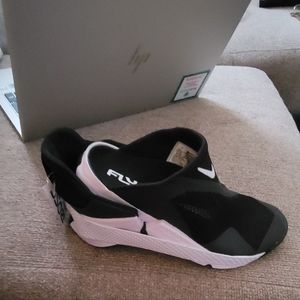 Ladies Nike Go FlyEase